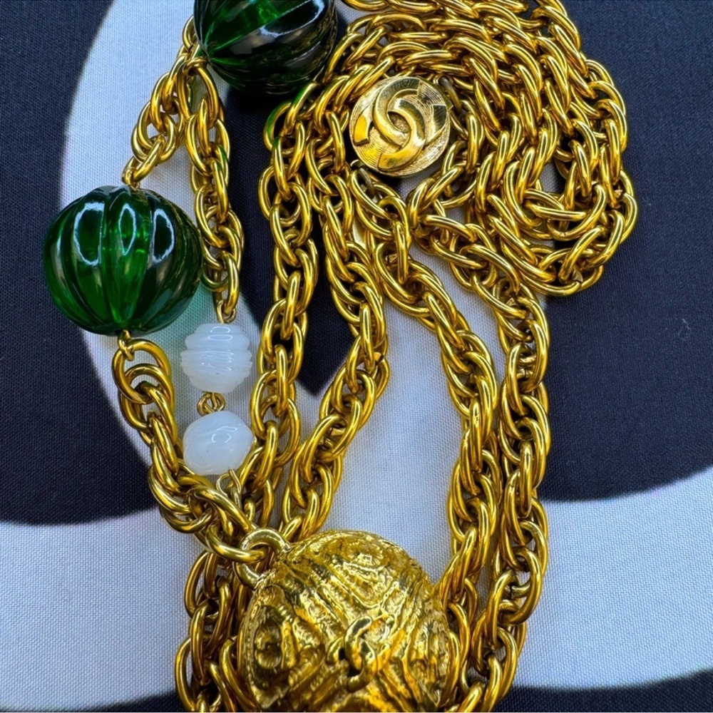 Chanel Gripoix  gold and emerald necklace - Picture 3 of 6